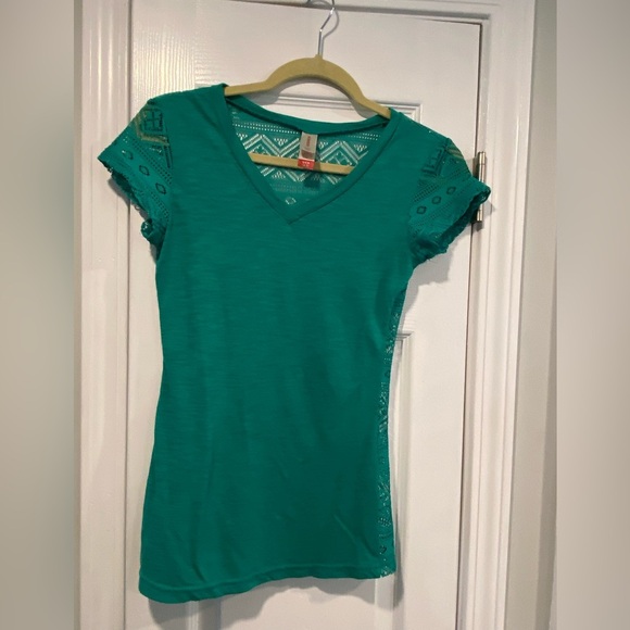 No Boundaries Size S Turquoise V Neck Sheer Lace Mesh Back Short Sleeve T Shirt - Picture 1 of 9